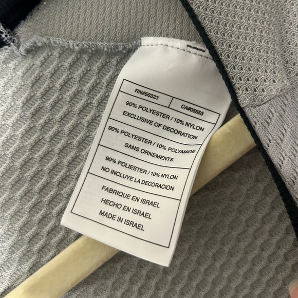 Vintage Nike MMIV Men's Gray Shirt with Orange Accent - Picture 5 of 5